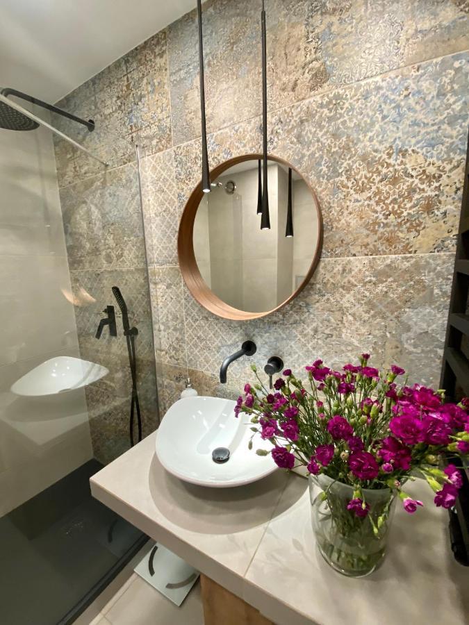 Aravel Suites Wrocław Exteriör bild